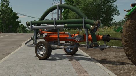 Perwolf Trailer Light in Transportstellung angehängt an einen Traktor